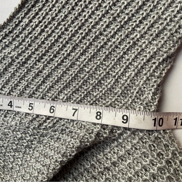 Revamped 100%Acrylic  Light Gray Knit Sweater - Picture 6 of 10